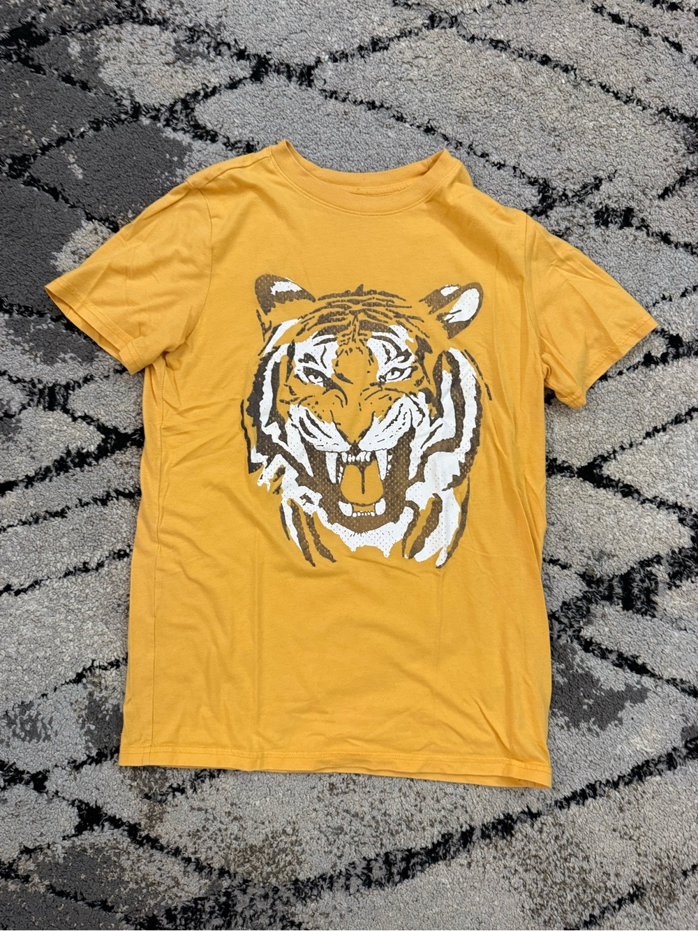 Kids' cat and Jack Yellow Tiger Graphic Tee Size Youth XL